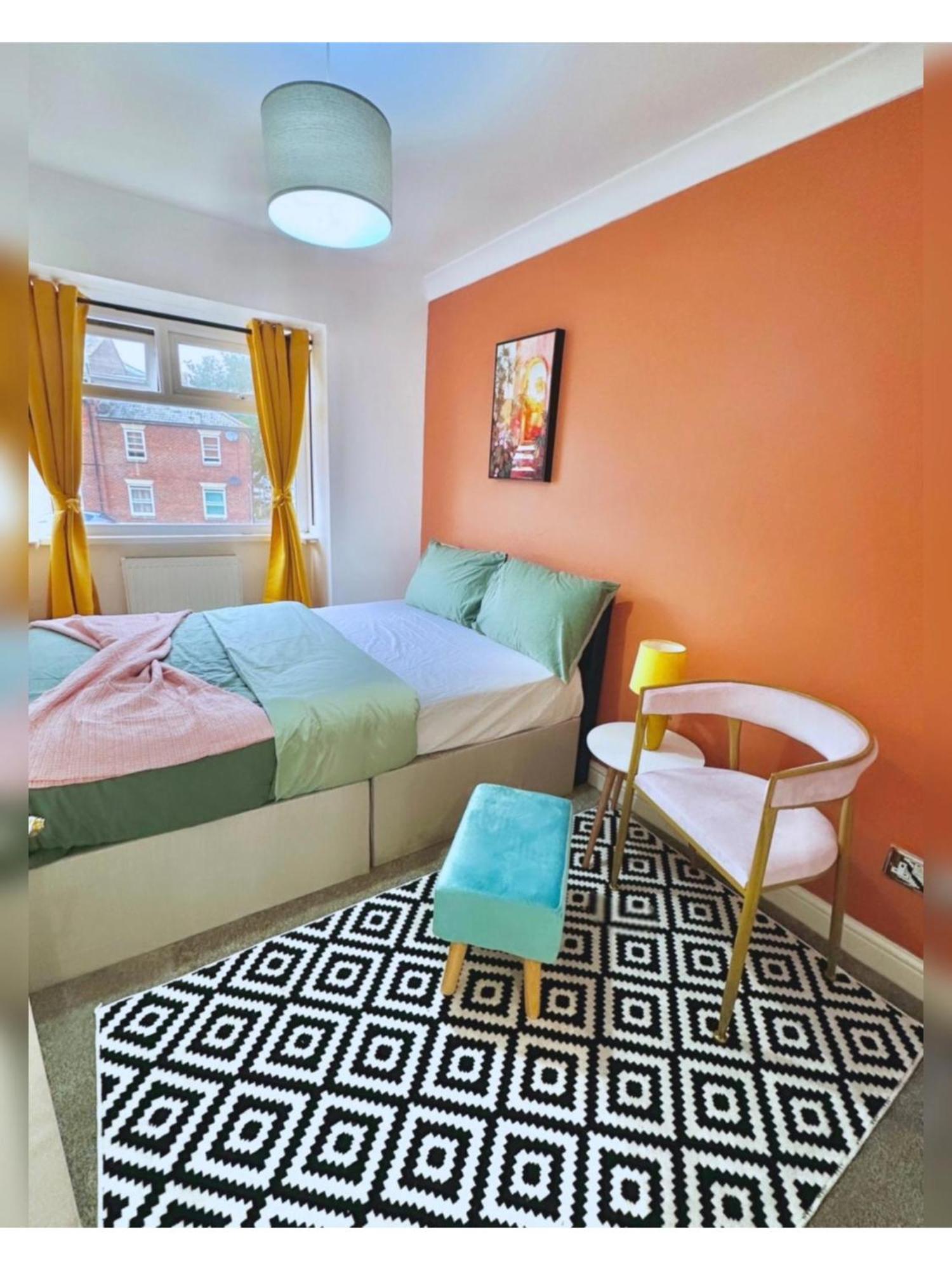 Charming 3-Bedroom House With Garden In Portsmouth, Close Parking, Train Station & Gunwharf 外观 照片